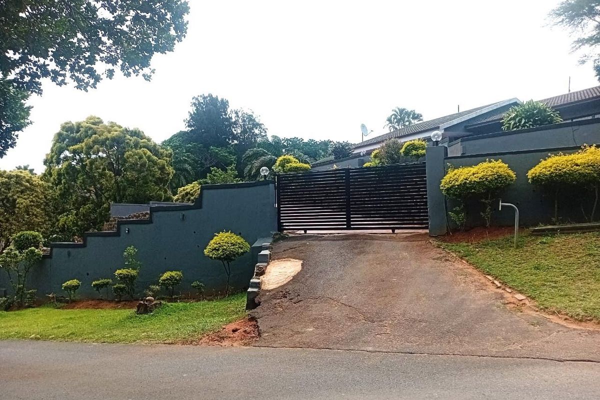 3 bedroom home with staff quarters for sale in Glen Hills - Photo 5