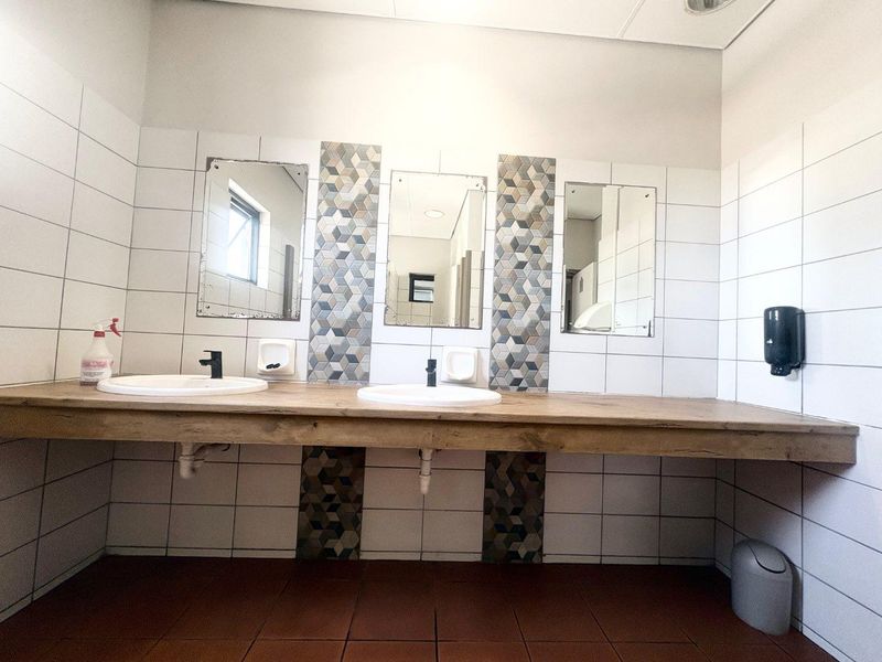 Office To Rent in Walvis Bay - Photo 8