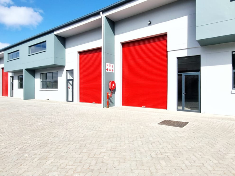 Own a new-build ±285 m2 mini-factory with on-grade roller access, 63A 3-phase, individual metering, 24/7 security and 3 on-site bays. Target occupation Oct 2025 - Photo 2