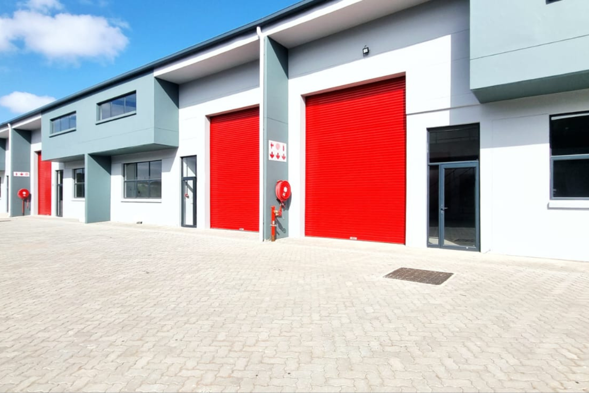 Own a new-build ±285 m2 mini-factory with on-grade roller access, 63A 3-phase, individual metering, 24/7 security and 3 on-site bays. Target occupation Oct 2025 - Photo 2