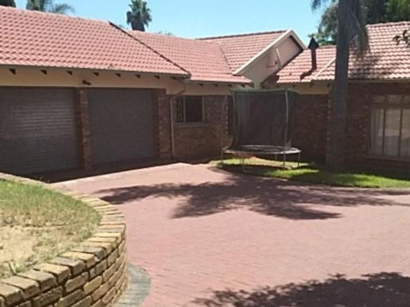 Priced to sell property - Photo 4