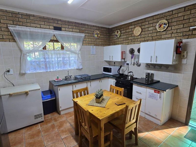 Stunning 3-Bedroom, 2-Bathroom Face Brick Property for Sale - Photo 2