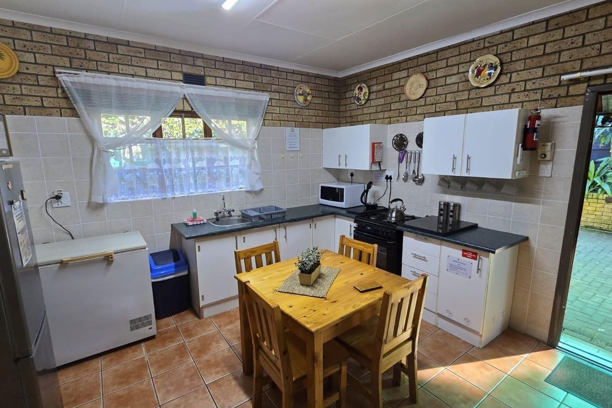 Stunning 3-Bedroom, 2-Bathroom Face Brick Property for Sale - Photo 2