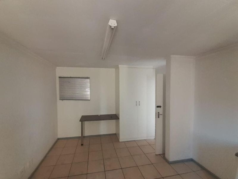 BACHELOR APARTMENT - Photo 5
