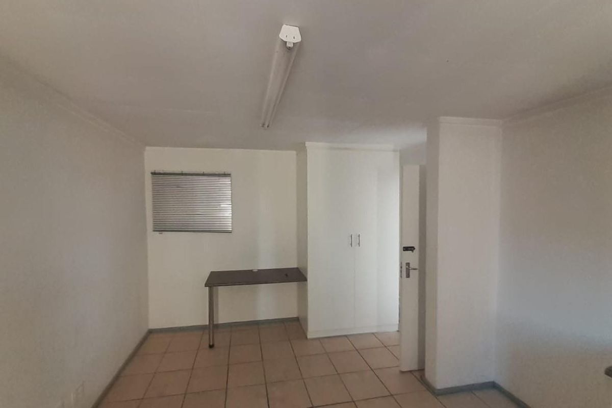 BACHELOR APARTMENT - Photo 5