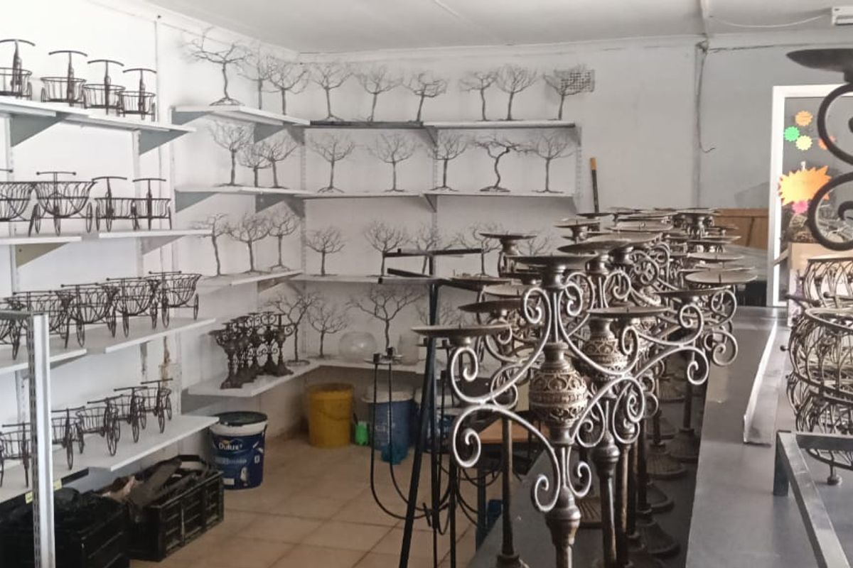 39 YEAR OLD BUSINESS .EXCELLENT INCOME. INCLUDES BUILDING - Photo 2
