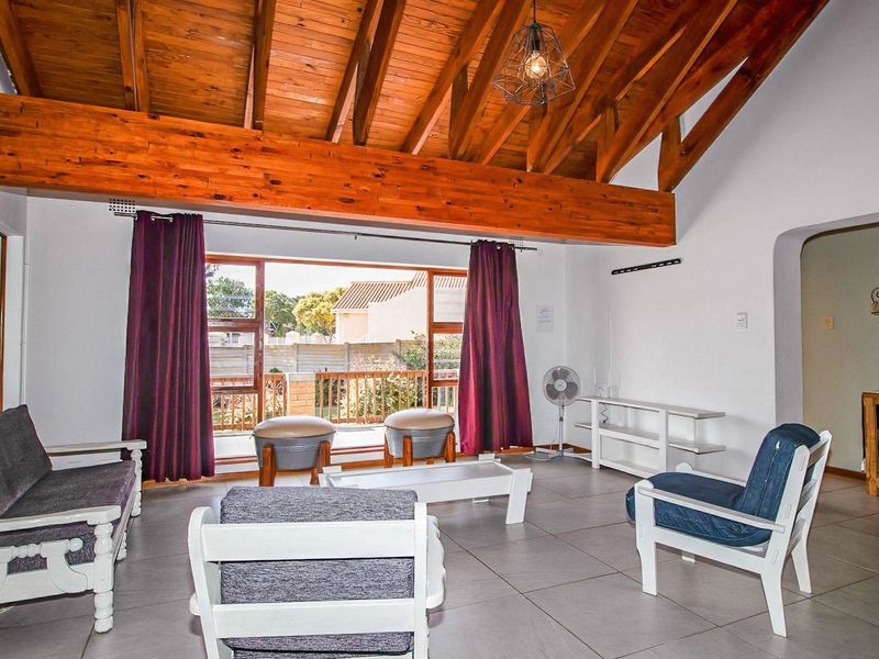 Charming Family Home in the Heart of Hartenbos - Photo 2