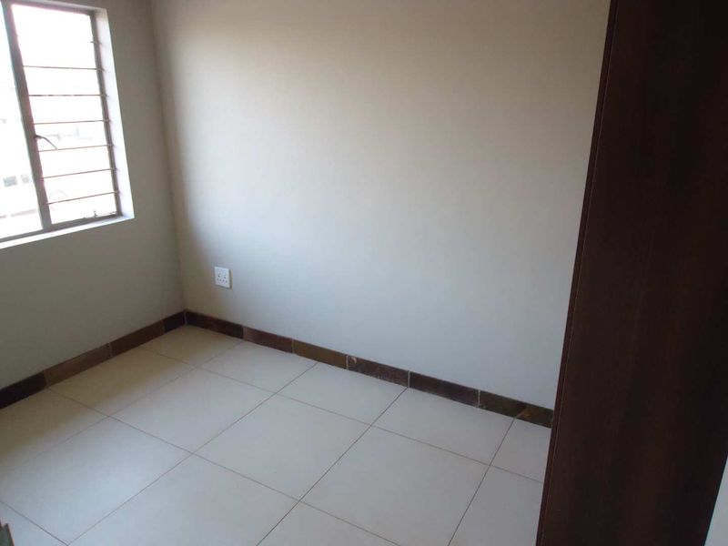 2 Bedroom Apartment To Let - Photo 10