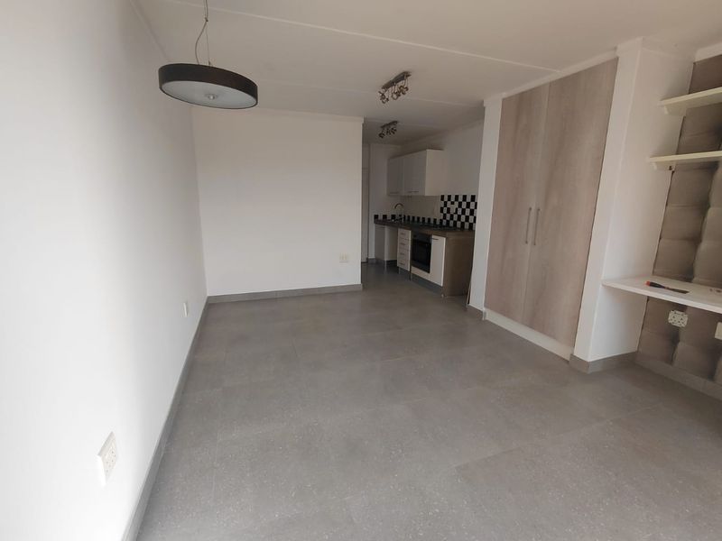 Neat Studio Apartment in Sought-After Location on William Nicol Drive - Photo 4