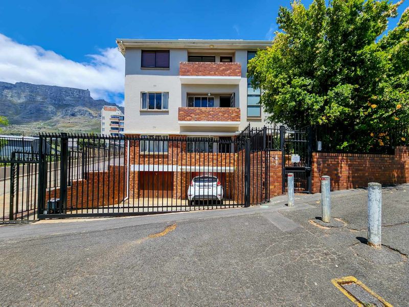 Just off Kloof Street! - Photo 2