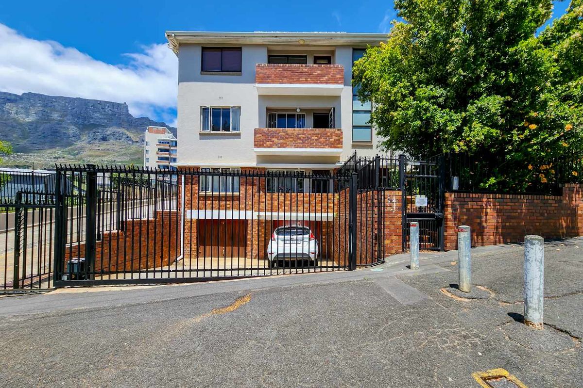 Just off Kloof Street! - Photo 2