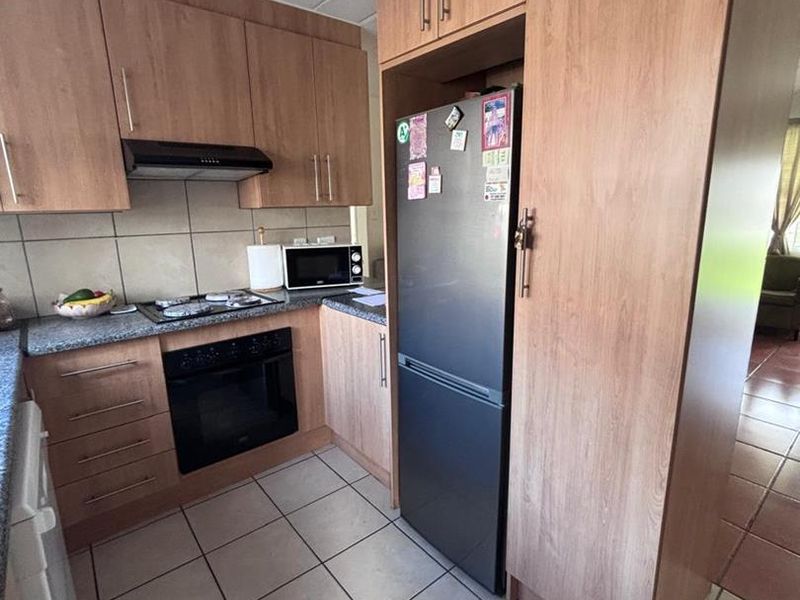 Charming Ground-Floor 2-Bedroom Unit with Patio & Pool Access – Secure - Photo 4