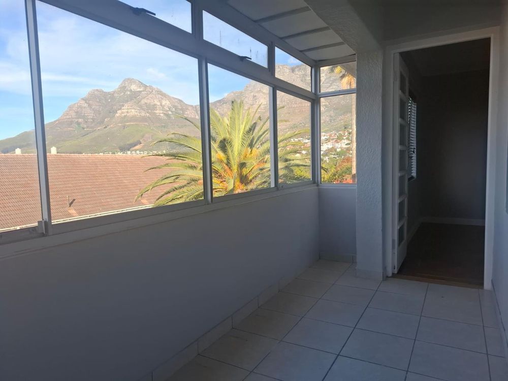 Enclosed balcony with Mountain views