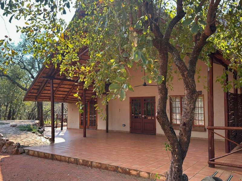 Charming Thatched Home in Canyon Game Reserve - Photo 5