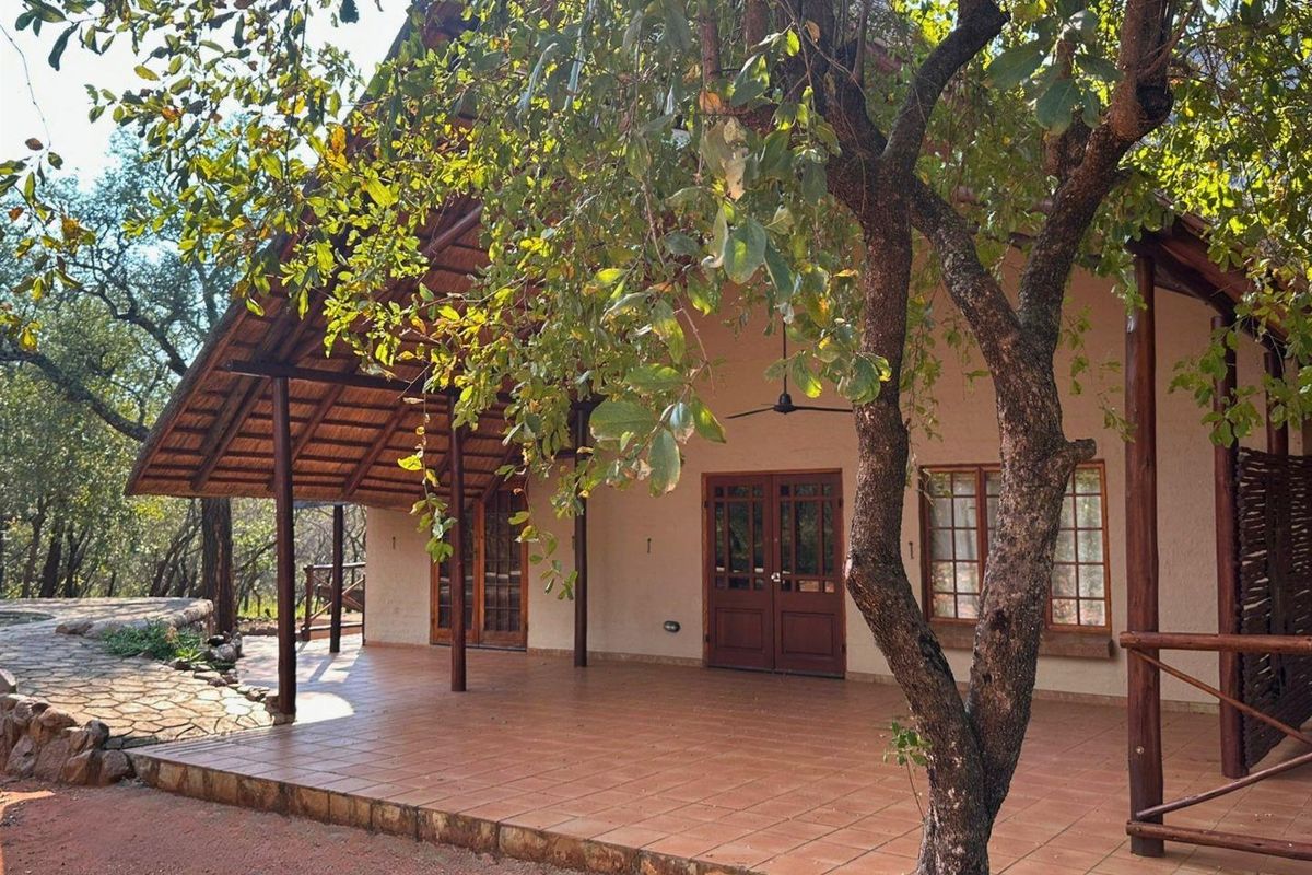 Charming Thatched Home in Canyon Game Reserve - Photo 5