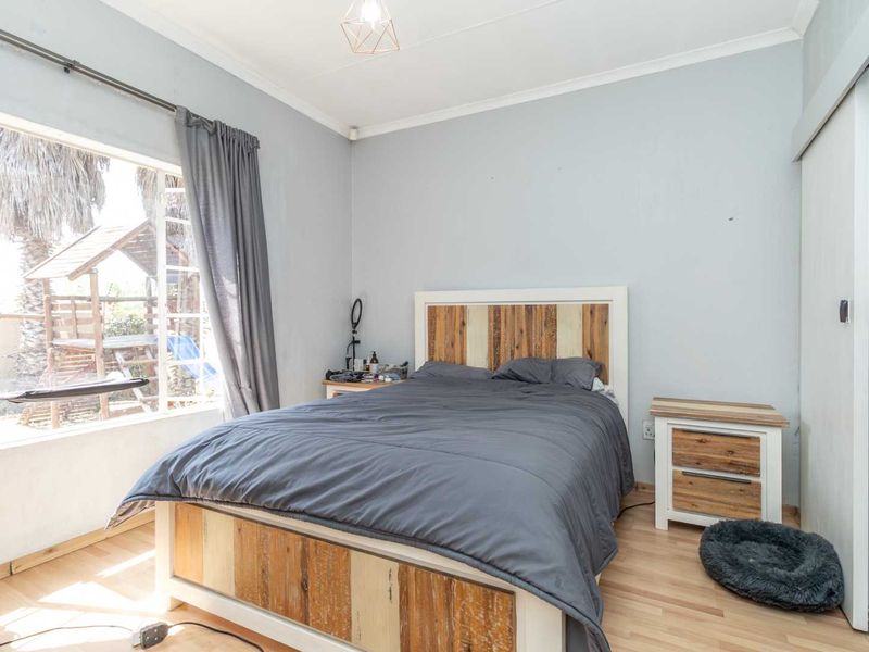 Pet friendly townhouse located close to Northgate - Photo 5