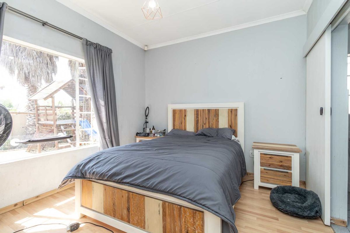 Pet friendly townhouse located close to Northgate - Photo 5