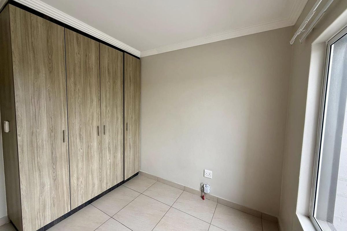 2 Bedroom Townhouse For Sale in Pionierspark Ext 1 - Photo 4
