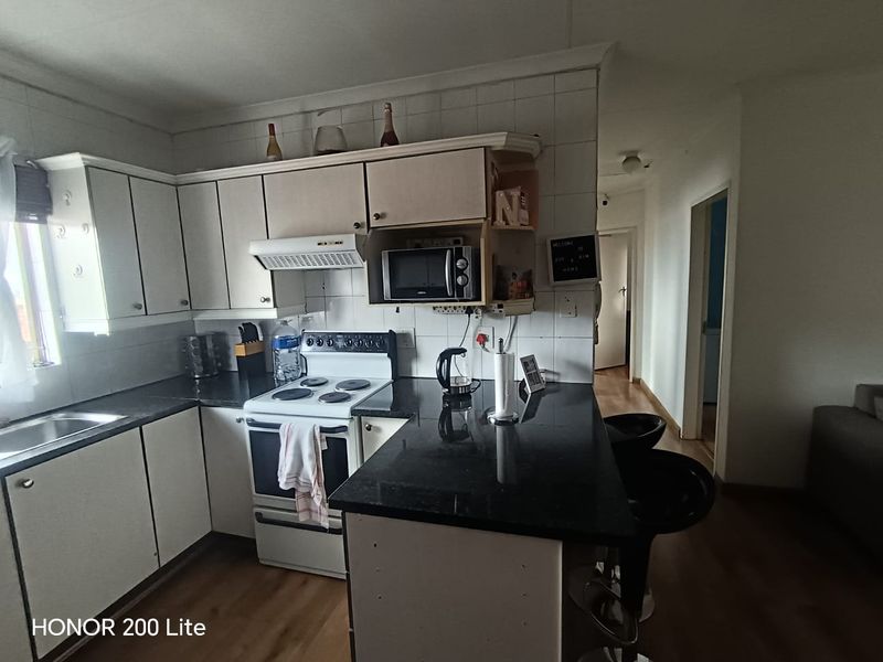 Home Sweet Home: Pet-Friendly Townhouse in Brentwood! - Photo 6
