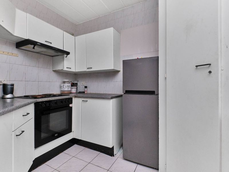 Charming 2-Bedroom Home with Private Garden – Ideal for First-Time Buyers and Investors! - Photo 5