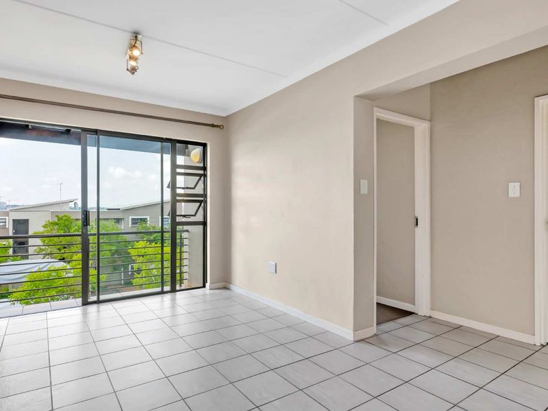 2 BEDROOM 1 BATHROOM MODERN APARTMENT - Photo 3