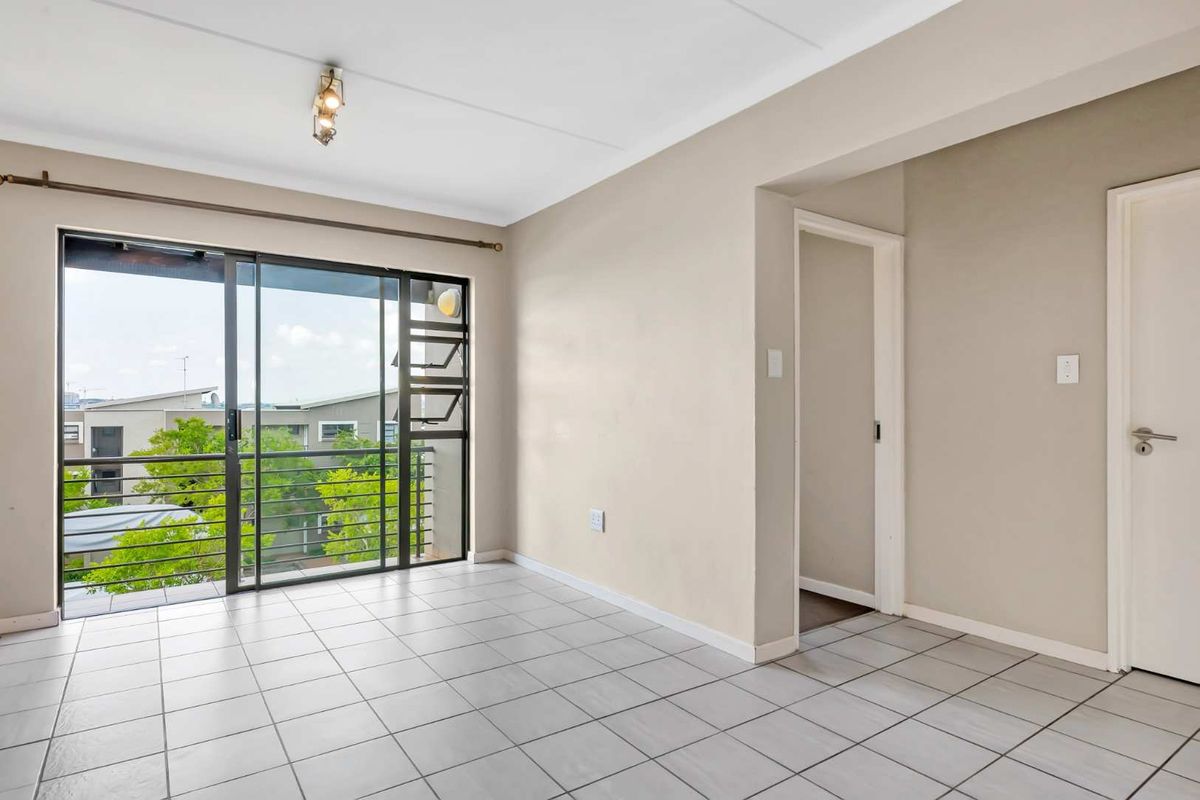 2 BEDROOM 1 BATHROOM MODERN APARTMENT - Photo 3