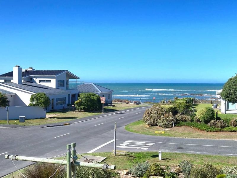 Property with Shops, Apartments, and Penthouse – Ideal for Investors, Developers, or Entrepreneurs! - Photo 7