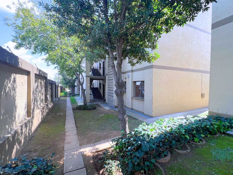 Two Bedroom apartment in LoneHill - Photo 3