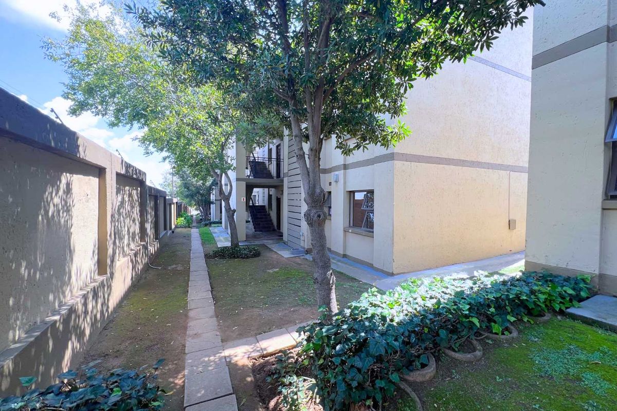 Two Bedroom apartment in LoneHill - Photo 3