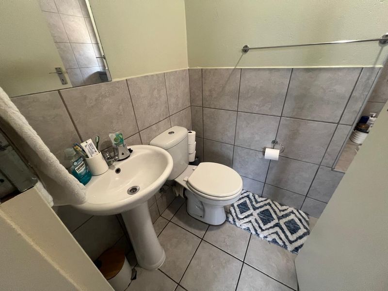 VERY NEAT GROUND FLOOR UNIT - Photo 9