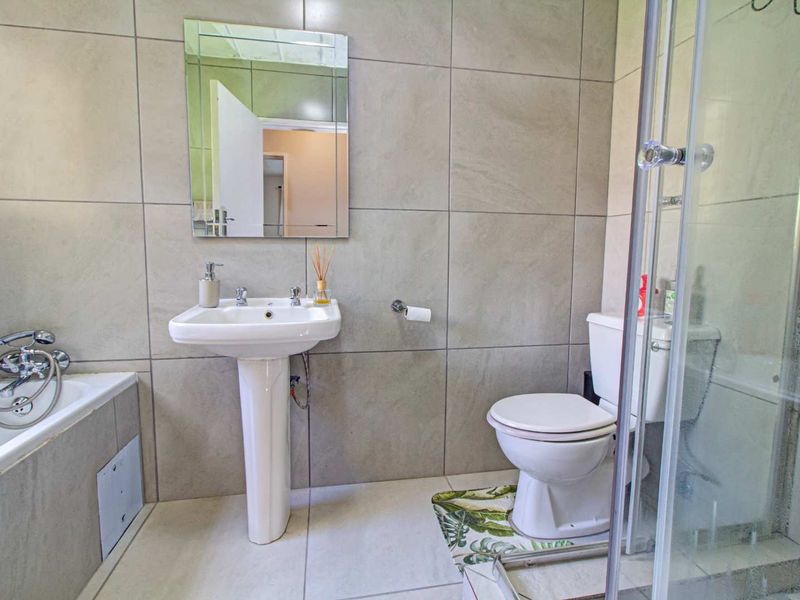 Tranquil Apartment Steps from Hoerskool Randburg! - Photo 8