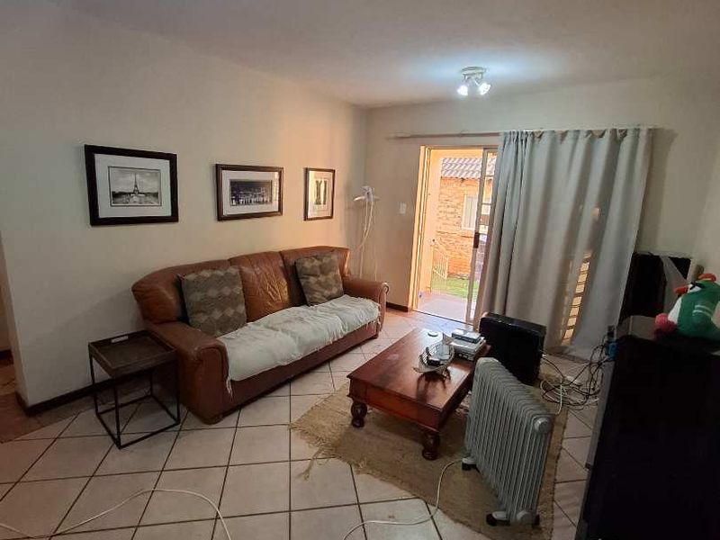 2 Bedroom unit in Olympus, Faerie Glen - Photo 7