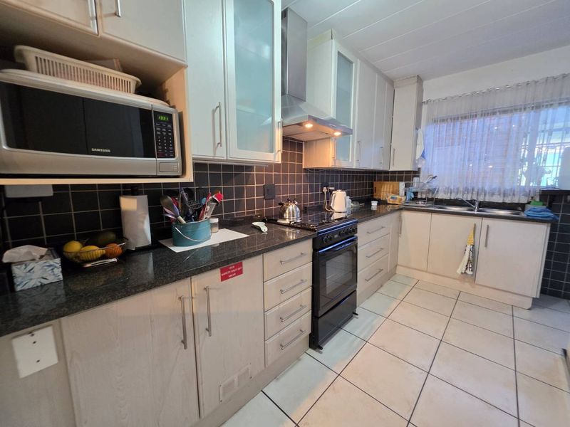 2 Bedroom Townhouse for Sale in New Redruth Alberton - Photo 9