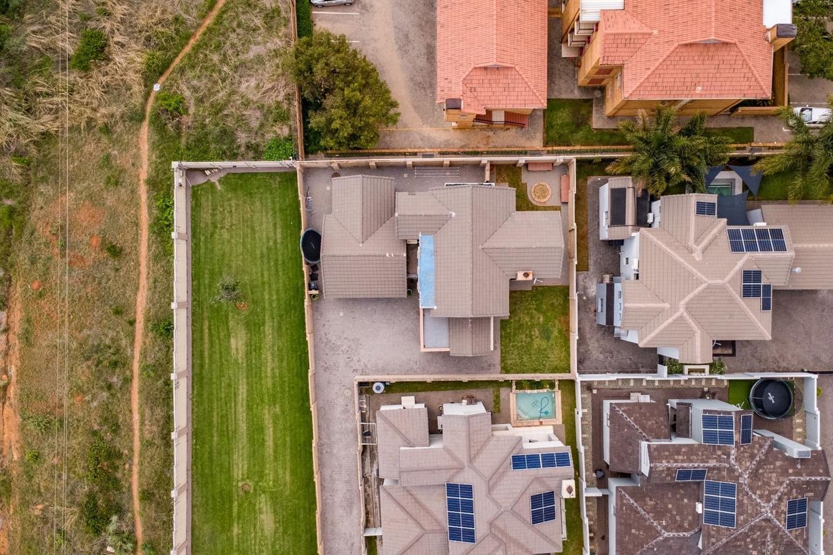 **Charming Family Haven in Highlands Estate** - Photo 3