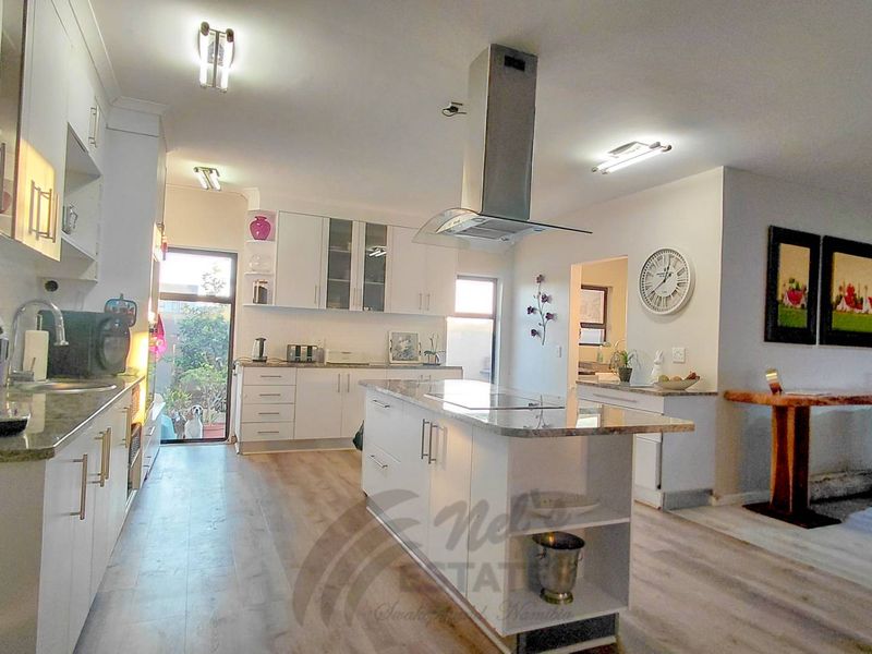 Impressive and Modern Home For Sale in Kramersdorf, Swakopmund - Photo 9
