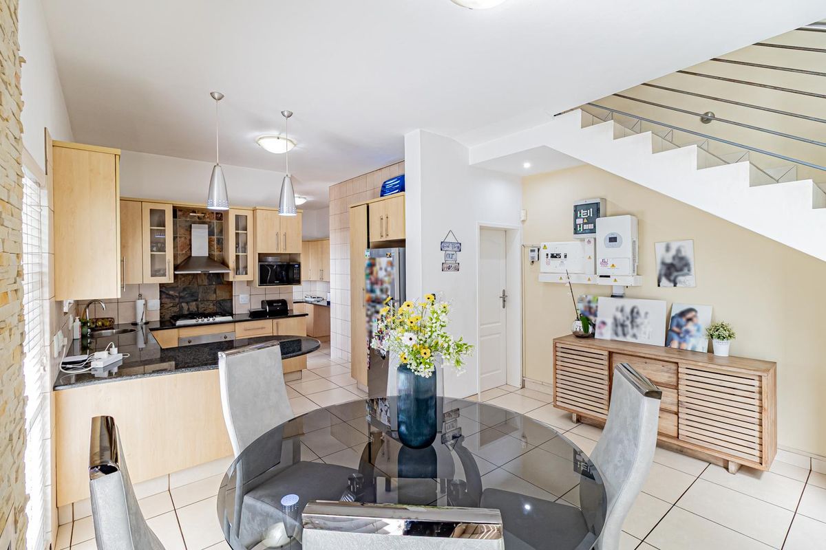 Modern Luxury Meets Secure Estate Living in the Heart of Ferndale - Photo 4
