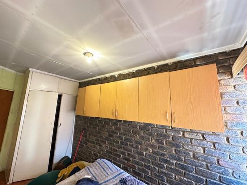 Spacious 5-Bedroom Duplex with Private Garden in Sunnyside! - Photo 7