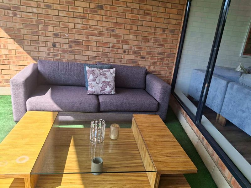 A MAGNIFICENT THREE BEDROOM FURNISHED APARTMENT - Photo 2