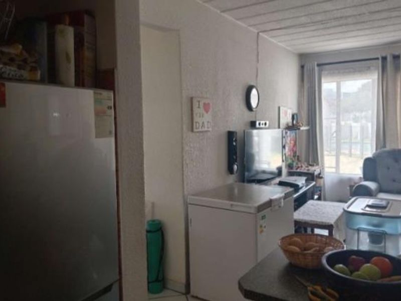 3-Bedroom Ground Unit In Secure Complex - Photo 9