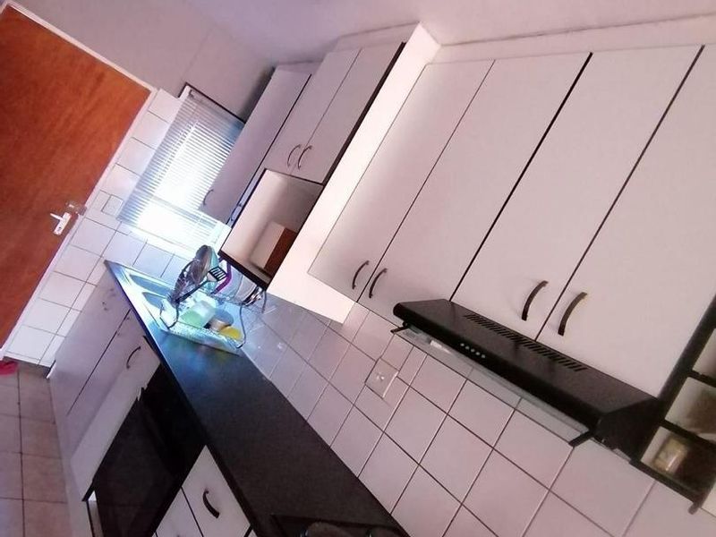 2 Bedroom flat for Sale - Photo 2
