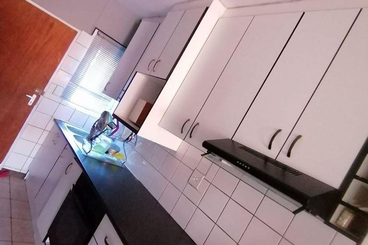 2 Bedroom flat for Sale - Photo 2