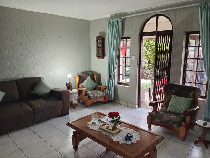 2-Bedroom Home in Arboretum, Richards Bay - Practical Living Space - Photo 4