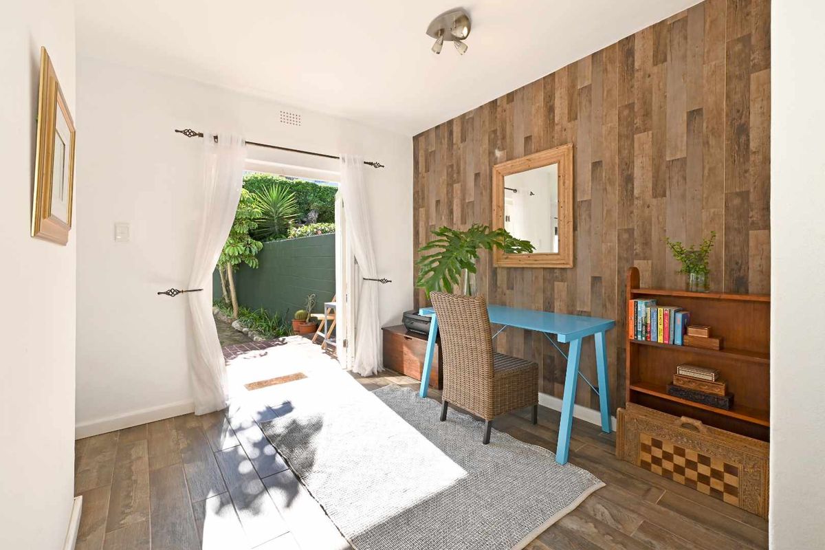 3 Bedroom Home in Rondebosch - Photo 5
