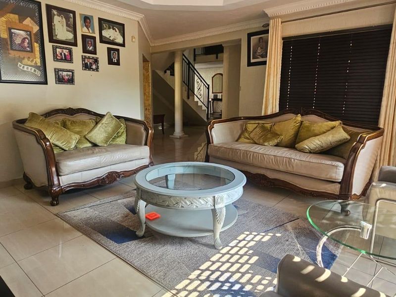 Premium Executive Accommodation | Six En-Suite Bedrooms | Corporate Rental - Photo 2