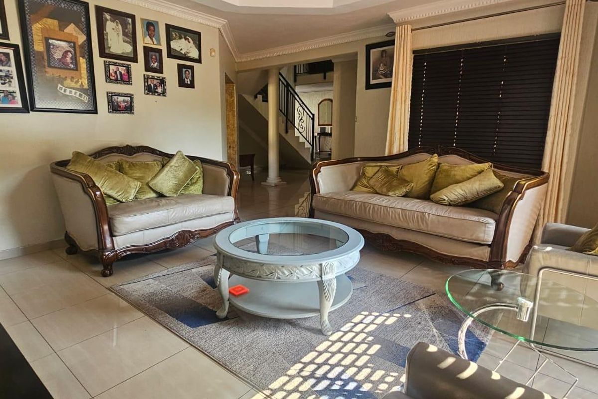 Premium Executive Accommodation | Six En-Suite Bedrooms | Corporate Rental - Photo 2