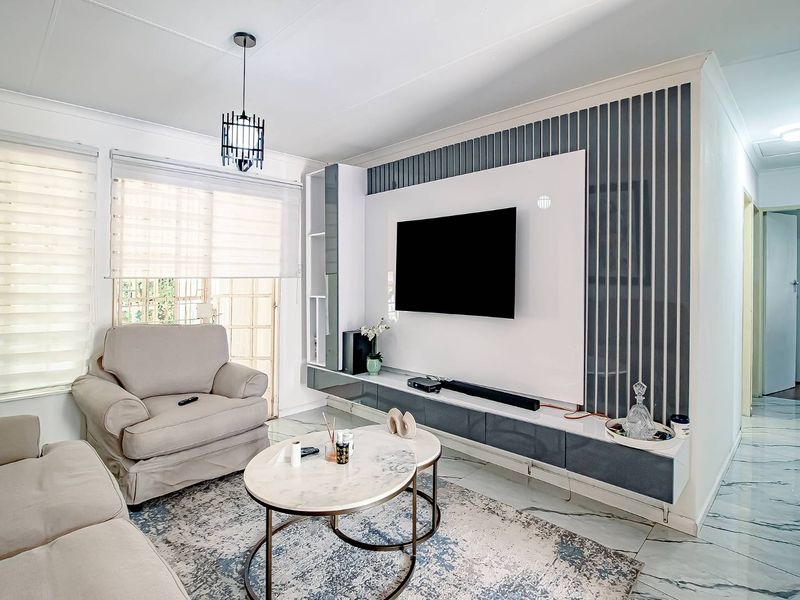 3 Bed 1 Bath House in a secure complex - Photo 2