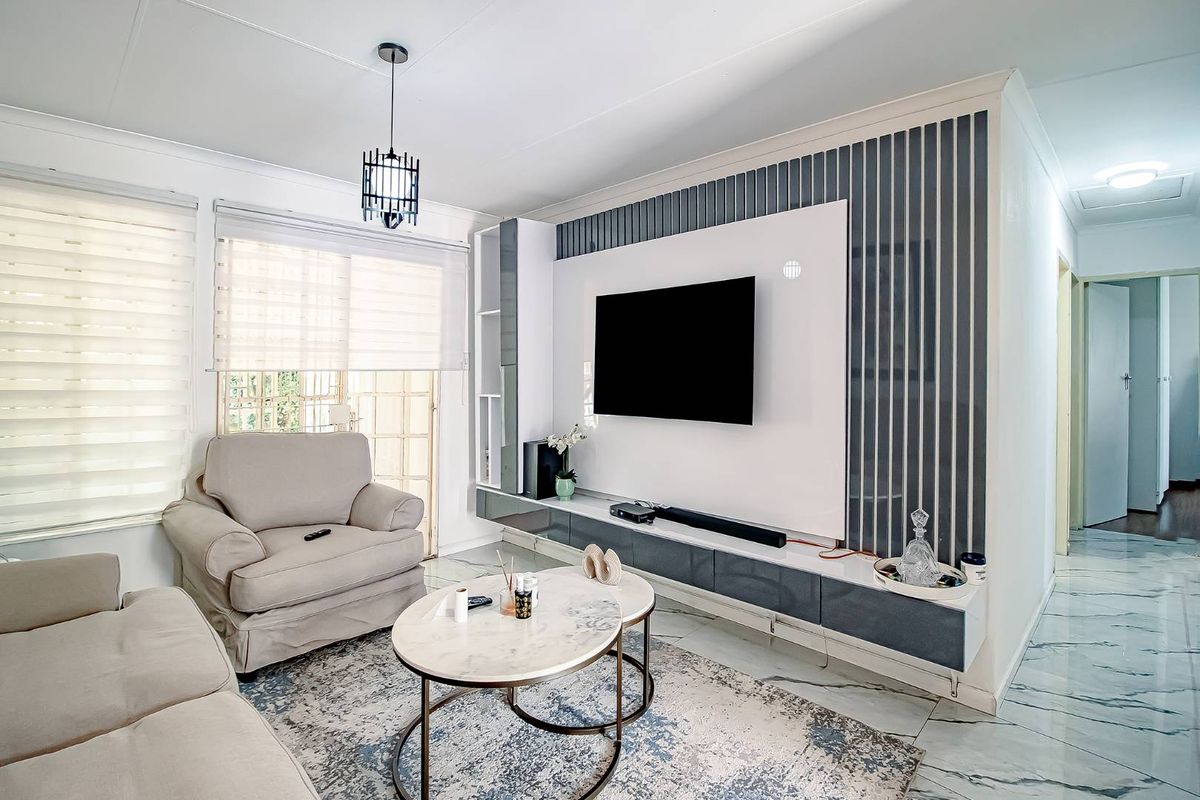 3 Bed 1 Bath House in a secure complex - Photo 2