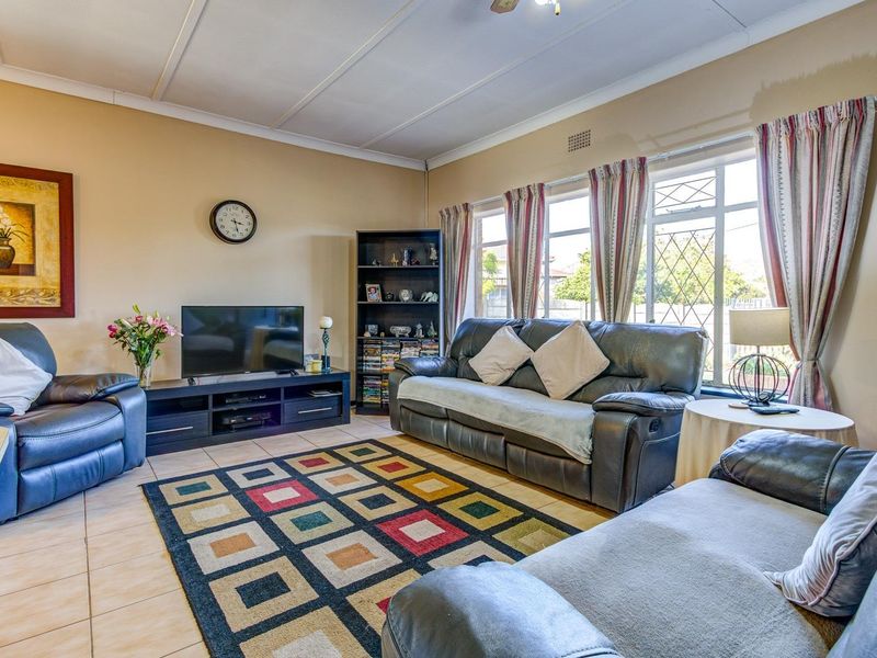 SUPER NEAT AND SPACIOUS HOME WITH SUPERB FLATLET - Photo 2