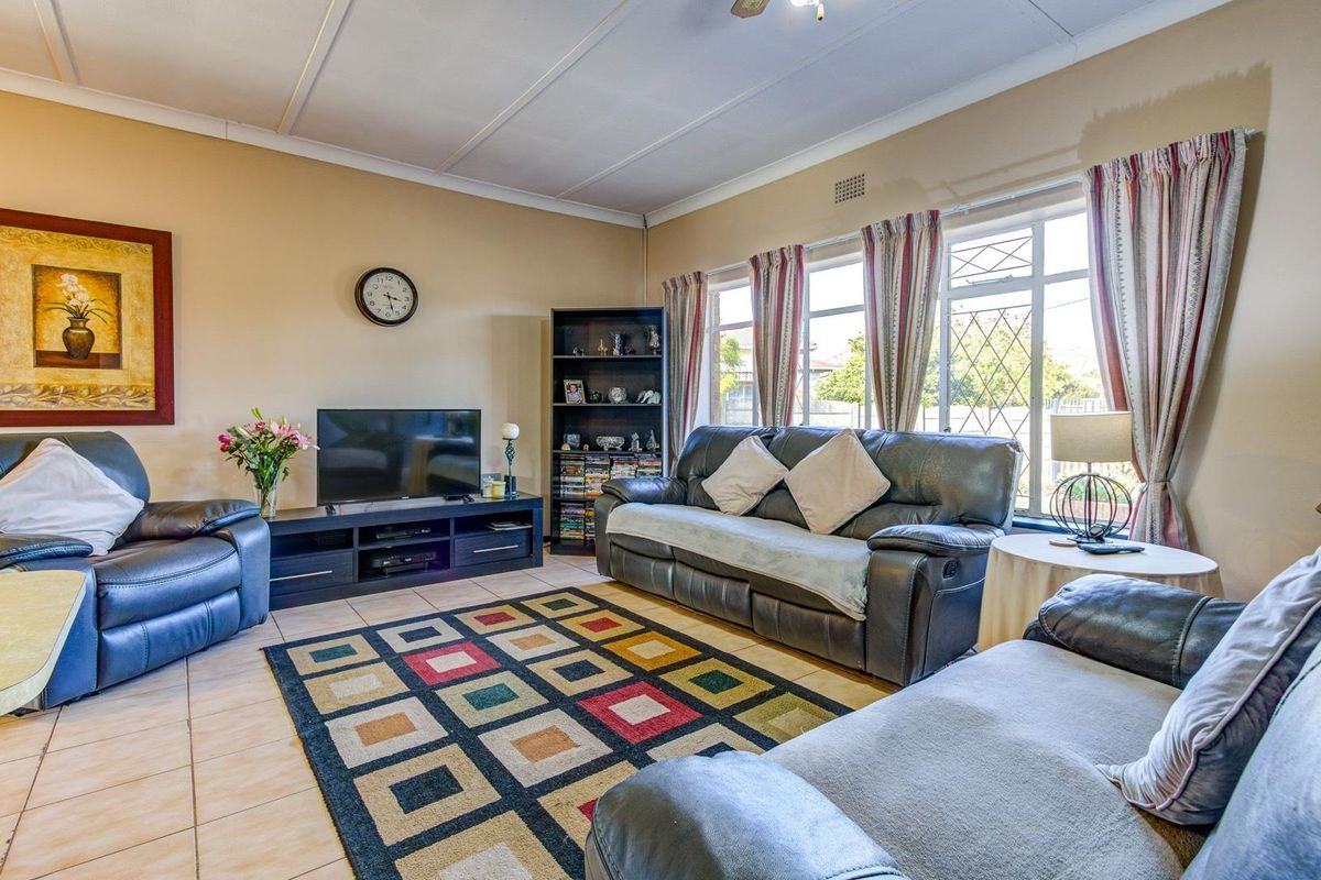 SUPER NEAT AND SPACIOUS HOME WITH SUPERB FLATLET - Photo 2