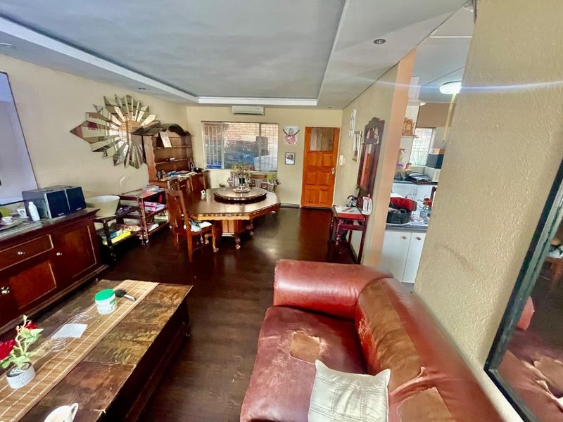 Spacious Family Home in Terenure with Prime Location - Photo 2